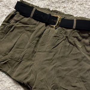 Shorts Akira olive green cloth shorts size small